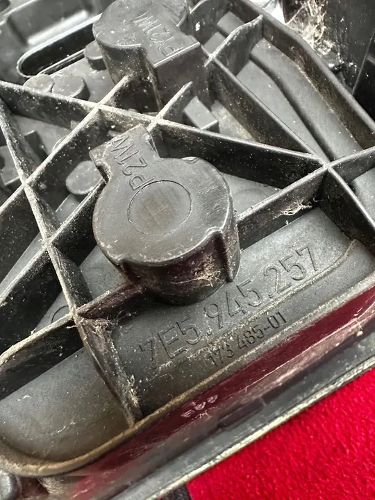 VW T5 LIFT MULTIVAN LÁMPARA TRASERA IZQUIERDA OEM 7E5 945 095 E image 3