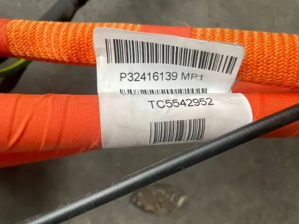 Tomada carga Volvo EX40 XC40 elétrico OEM 32416139 image 9