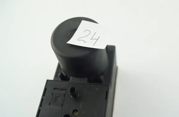 Pompe de verrouillage central OEM 8D0862257C Audi A3 8L image 5