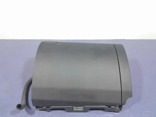 Skoda Superb III Passagerarhandskfack OEM 3V1857097AQ image 2