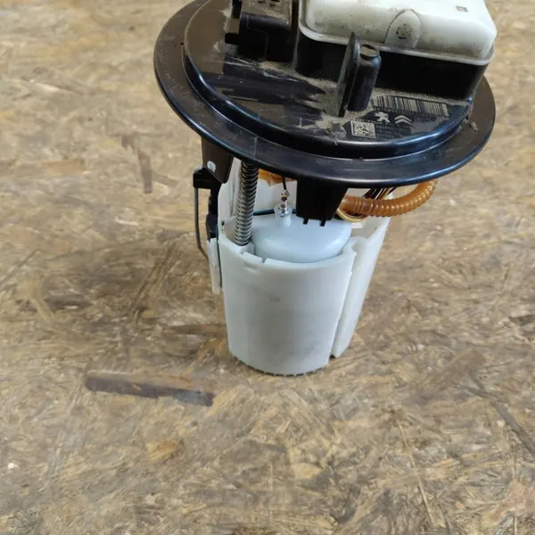 Polttoainepumppu OEM 9815894780 Citroen C3 Aircrossille image 3