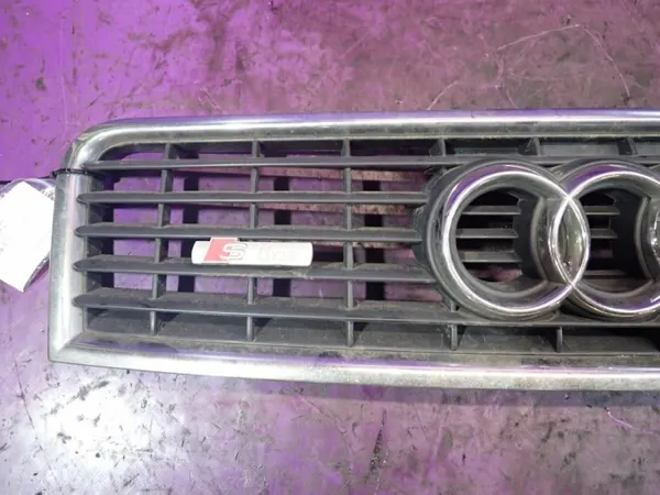 Audi A4 B6 jäähdyttimen kyltti OEM Zawada-386575- Käytetty image 3