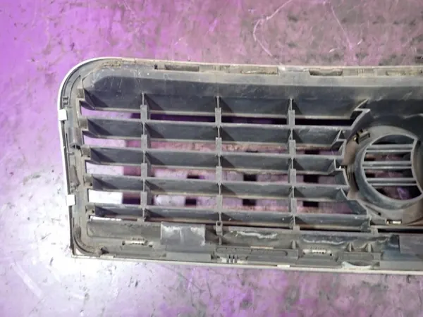 Audi A4 B6 jäähdyttimen kyltti OEM Zawada-386575- Käytetty image 7