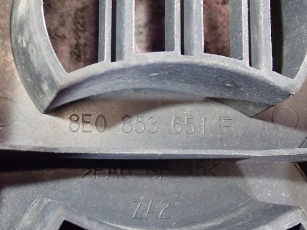 Audi A4 B6 jäähdyttimen kyltti OEM Zawada-386575- Käytetty image 8