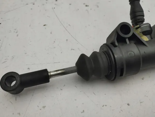 Kytkinmestaripumppu Mercedes-Benz B W246 W242 2012 A2042900012 image 4