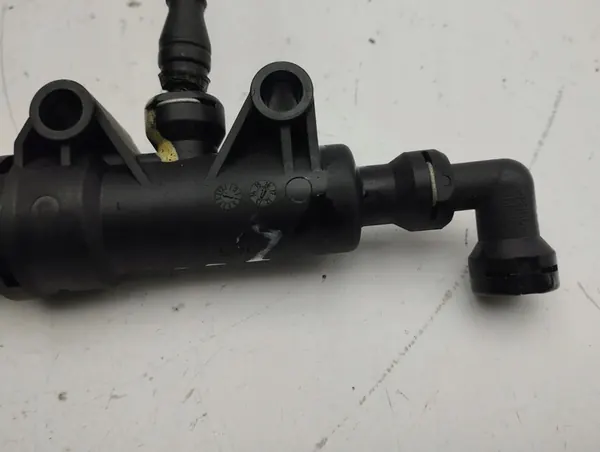 Kytkinmestaripumppu Mercedes-Benz B W246 W242 2012 A2042900012 image 6