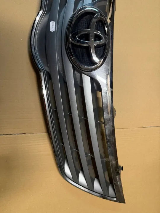Toyota Avensis T27 Grille OEM 080302 (2009-2012) image 3