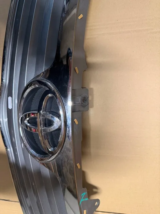 Toyota Avensis T27 Grille OEM 080302 (2009-2012) image 4
