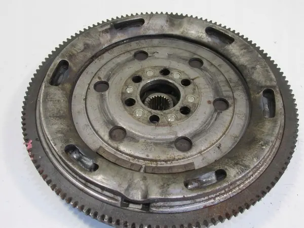 Kaksoismassavauhtipyörä Audi A4 B7 2.0 TDI image 2