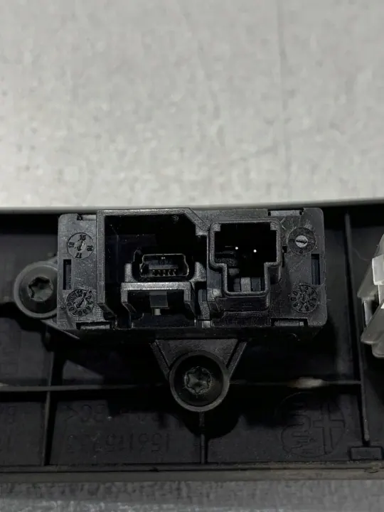 Enchufe USB Alfa Romeo OEM 00505493820 - Usado image 6