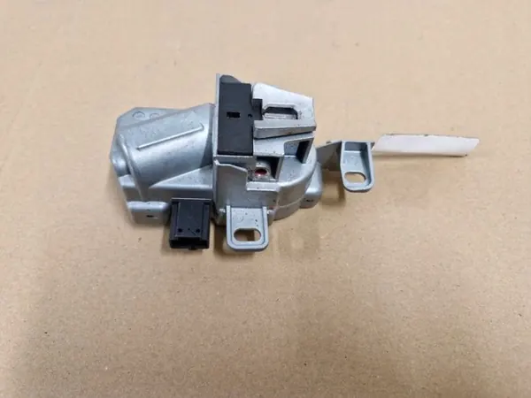 Verrou de direction Volvo V50 OEM 31340733 - Occasion image 2