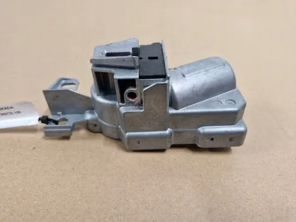 Verrou de direction Volvo V50 OEM 31340733 - Occasion image 3