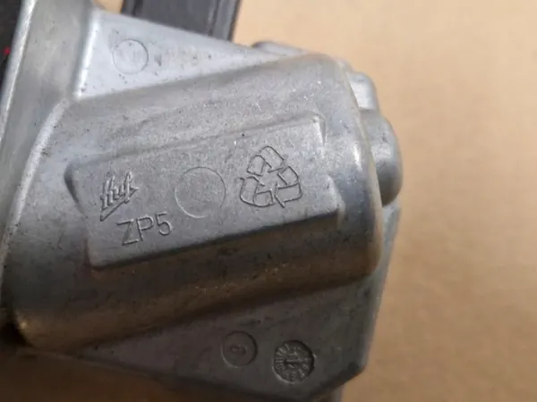 Verrou de direction Volvo V50 OEM 31340733 - Occasion image 4