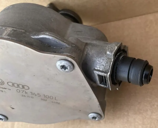 Bränslevakuumpump VW Audi 07K145100L image 2