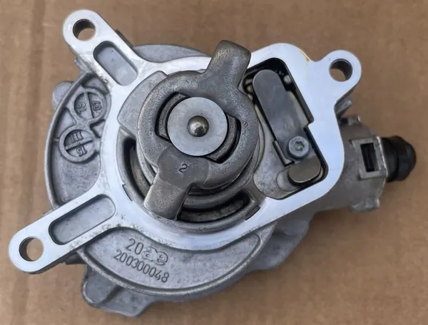 Bränslevakuumpump VW Audi 07K145100L image 3