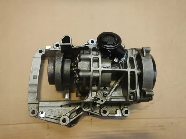 Öljypumppu OEM 04B145208G 1.4TDI-moottorille image 2