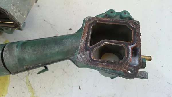 Carcaça do termostato Conector do motor D13K Volvo FH4 FH5 image 2