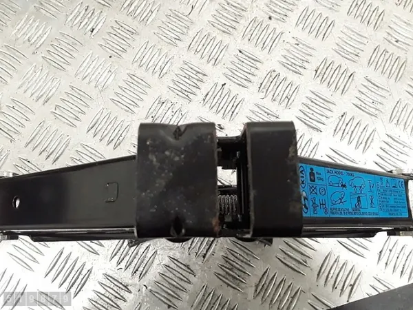 Kit ferramentas roda sobresselente Kia OEM 20151201 - Usado image 3