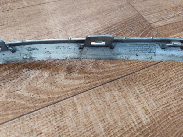 Acabamento de para-choque dianteiro direito Toyota Yaris III Lift 14-18 OEM image 3