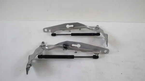 Bisagra de Capó Volvo XC60 OEM 1165233331 - Usado image 3