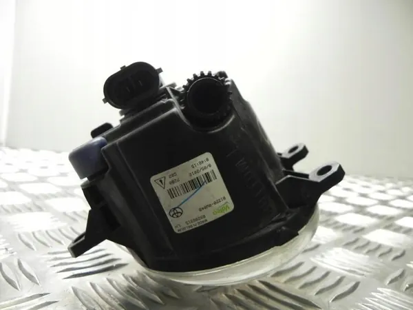 Farol de neblina esquerdo Toyota AURIS 2012 OEM 81220-0W040 image 3