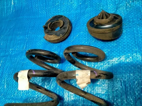 Mola de Suspensão Audi OE OEM 80A511115BE - Usado image 3