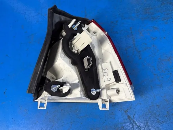 Ensamble de Luz Trasera Izquierda Volvo XC70 image 4