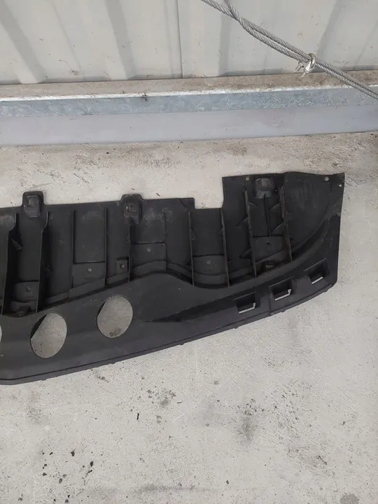 MERCEDES B KLASA W245 Stötfångarbottens A1698850136 image 2