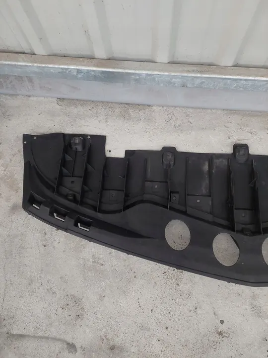 MERCEDES B KLASA W245 Stötfångarbottens A1698850136 image 3