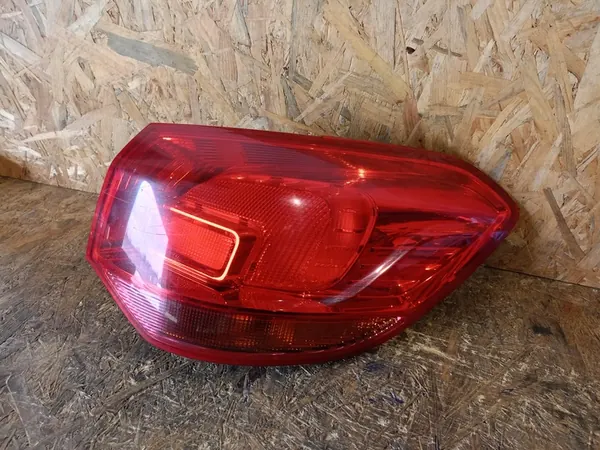 Opel Astra J Kombi Bakljus Höger 2009-2018 image 2