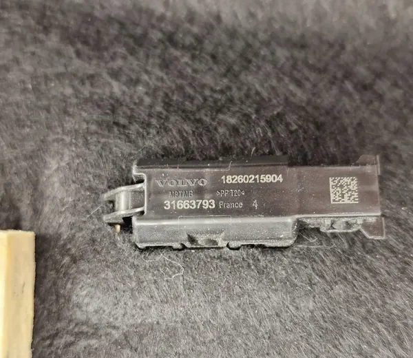 Revestimento lateral do porta-malas direito Volvo XC40 image 4