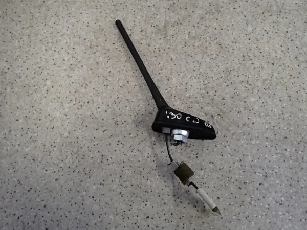 HYUNDAI i30 06-12 Antennin kanta OEM osa image 2