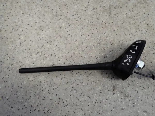 HYUNDAI i30 06-12 Antennin kanta OEM osa image 4