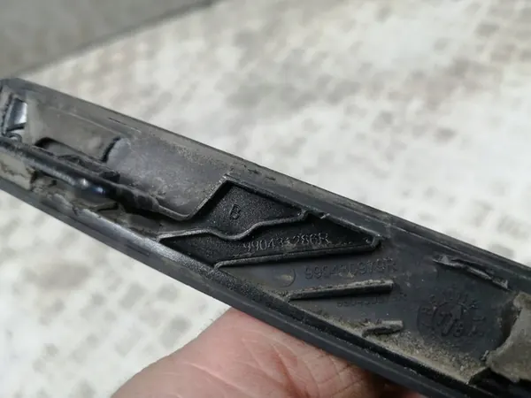 Renault OE Rivestimento parafango anteriore sinistro 990431286R image 5