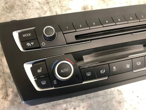 Panel Radio AC BMW F20 OEM 9207197 - Usado image 3