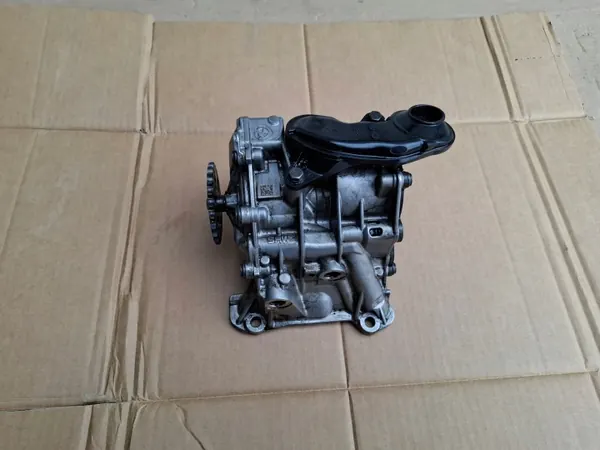 Bomba de óleo usada OEM 851375608 para BMW 2.0D B47 image 2