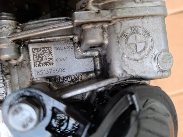 Bomba de óleo usada OEM 851375608 para BMW 2.0D B47 image 3