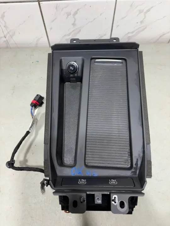 Audi E-Tron tunnelbekerhouder OEM 4KE862533D image 2