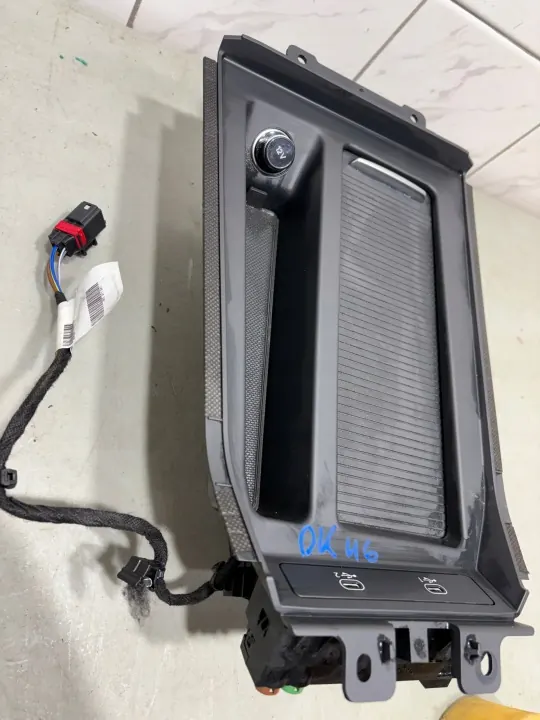 Audi E-Tron tunnelbekerhouder OEM 4KE862533D image 3