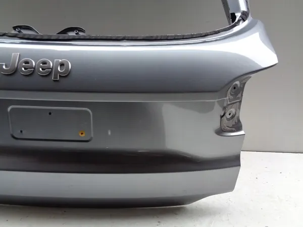 Takaluukku Jeep Avenger 23- OEM 49710 image 2