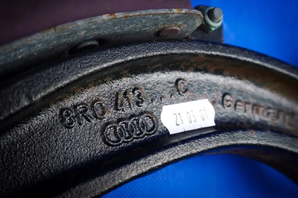 Garfo amortecedor Audi A8 S8 OEM 8R0413037C - Usado image 7