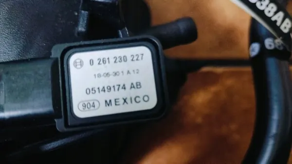 Sensor de coletor de admissão Jeep Cherokee KL 05184693AE image 3