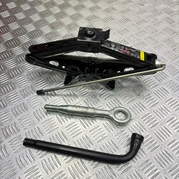 OEM 31445371 Crochet & Clé de Remorquage XC90 II image 2