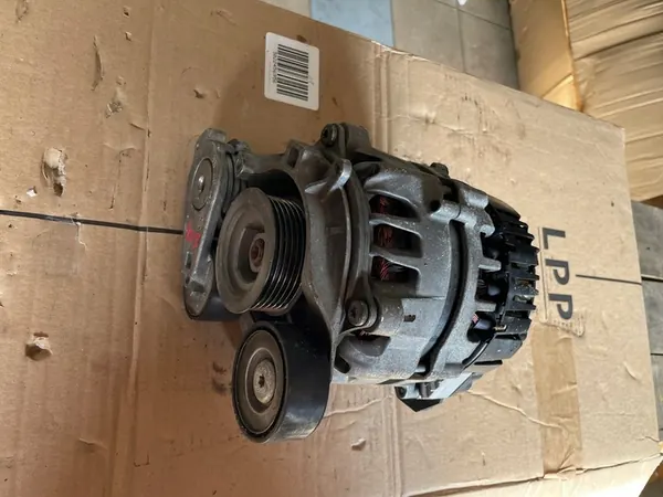 AUDI A4 A5 A6 2.0 TDI Vaihtovirtageneraattori image 2