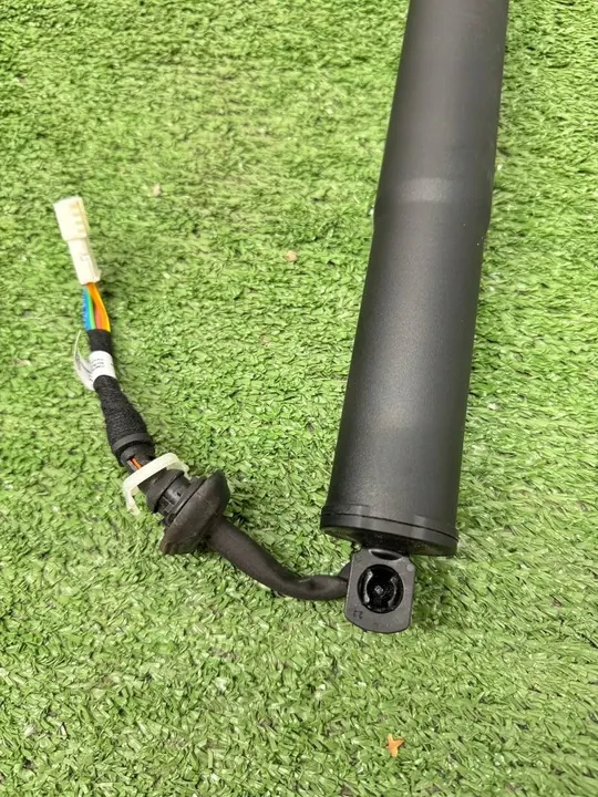 BMW X5 G05 Elektriska Baklucka Aktuatorer Vänster Höger 9482800 image 3