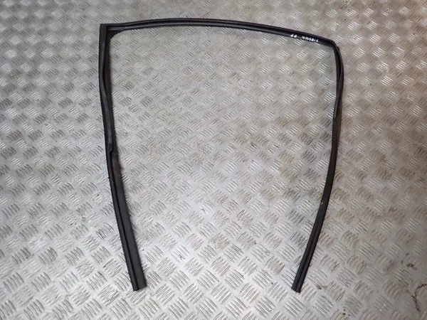 Junta Vidro Porta Direita Dianteira OEM 68141-08030 ABC image 2
