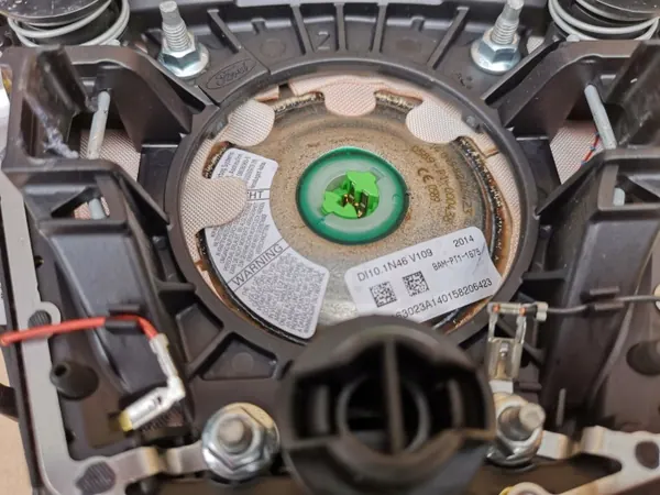 Airbag conducteur FORD KUGA MK2 OEM - État utilisé image 4