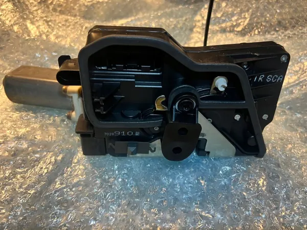 Cerradura Puerta Soft Close BMW OEM 7028910 Trasera Derecha image 3