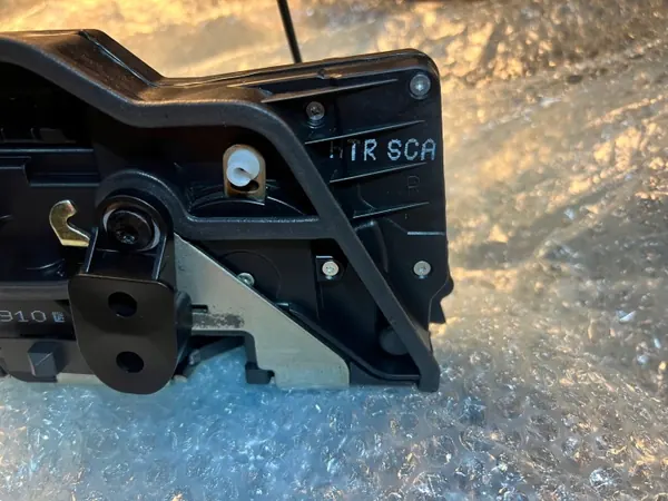 Cerradura Puerta Soft Close BMW OEM 7028910 Trasera Derecha image 4