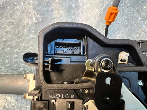 Cerradura Puerta Soft Close BMW OEM 7028910 Trasera Derecha image 5